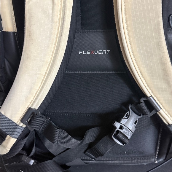 The North Face Borealis Backpack Tan Black FlexVent - Picture 6 of 7